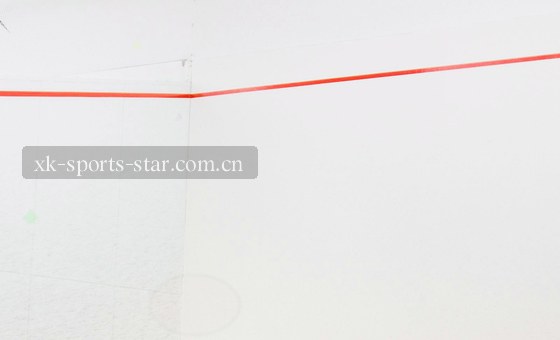 卡片左侧摆放毛边书，右侧数码笔轻触空白区，用户指尖停留。